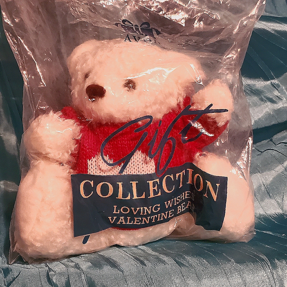 NWT- Avon Loving Wishes Valentine Bear (He talks!)